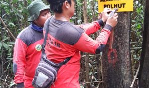 TIM PATROLI TN TESSO NILO TANAM BIBIT DAN PASANG PLANG PERINGATAN