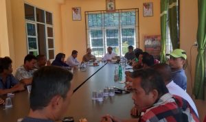 UPAYAKAN PENANGANAN KONFLIK GAJAH LIAR, KEPALA BALAI DAMPINGI KOMISI II DPRD PELALAWAN LAKUKAN KUNJUNGAN LAPANGAN