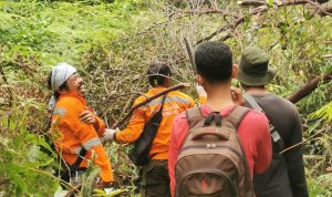 PIKET PENJAGAAN DAN PATROLI DI KAWASAN TN TESSO NILO, TIM PASANG PAPAN PERINGATAN