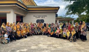 DHARMA WANITA TN TESSO NILO HELAT PERTEMUAN DHARMA WANITA PERSATUAN UPT KLHK PROVINSI RIAU