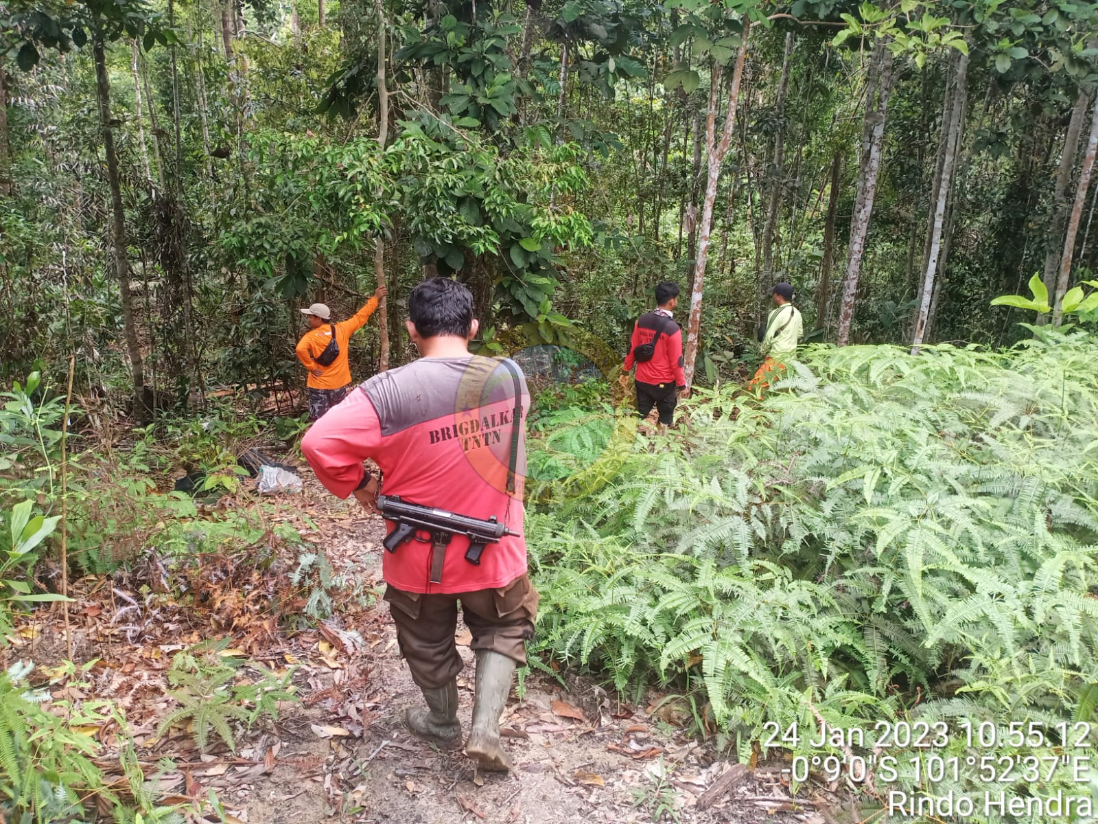 JAGA KEUTUHAN KAWASAN, PETUGAS TAK HENTI LAKUKAN PATROLI KAWASAN