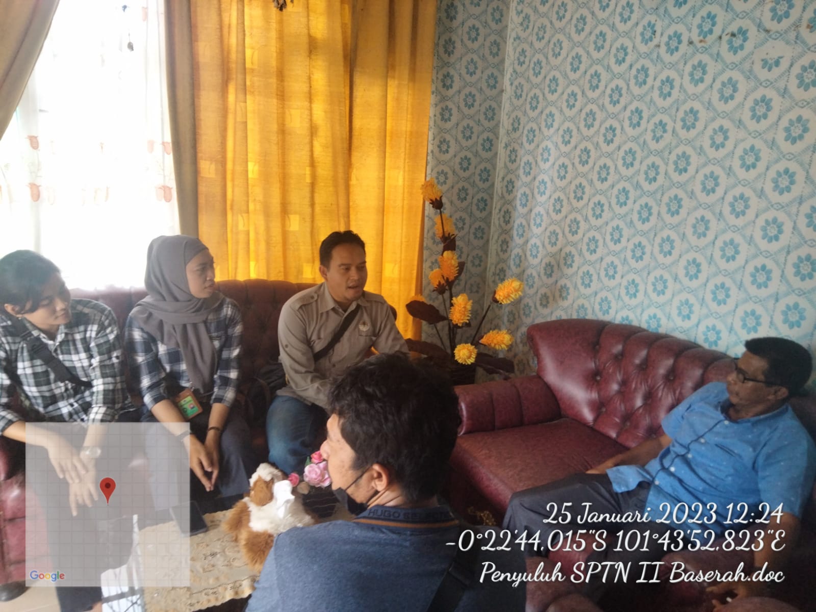 PETUGAS TN TESSO NILO SOSIALISASIKAN PROGRAM PEMBERDAYAAN MASAYARAKAT DI DESA SIKIJANG